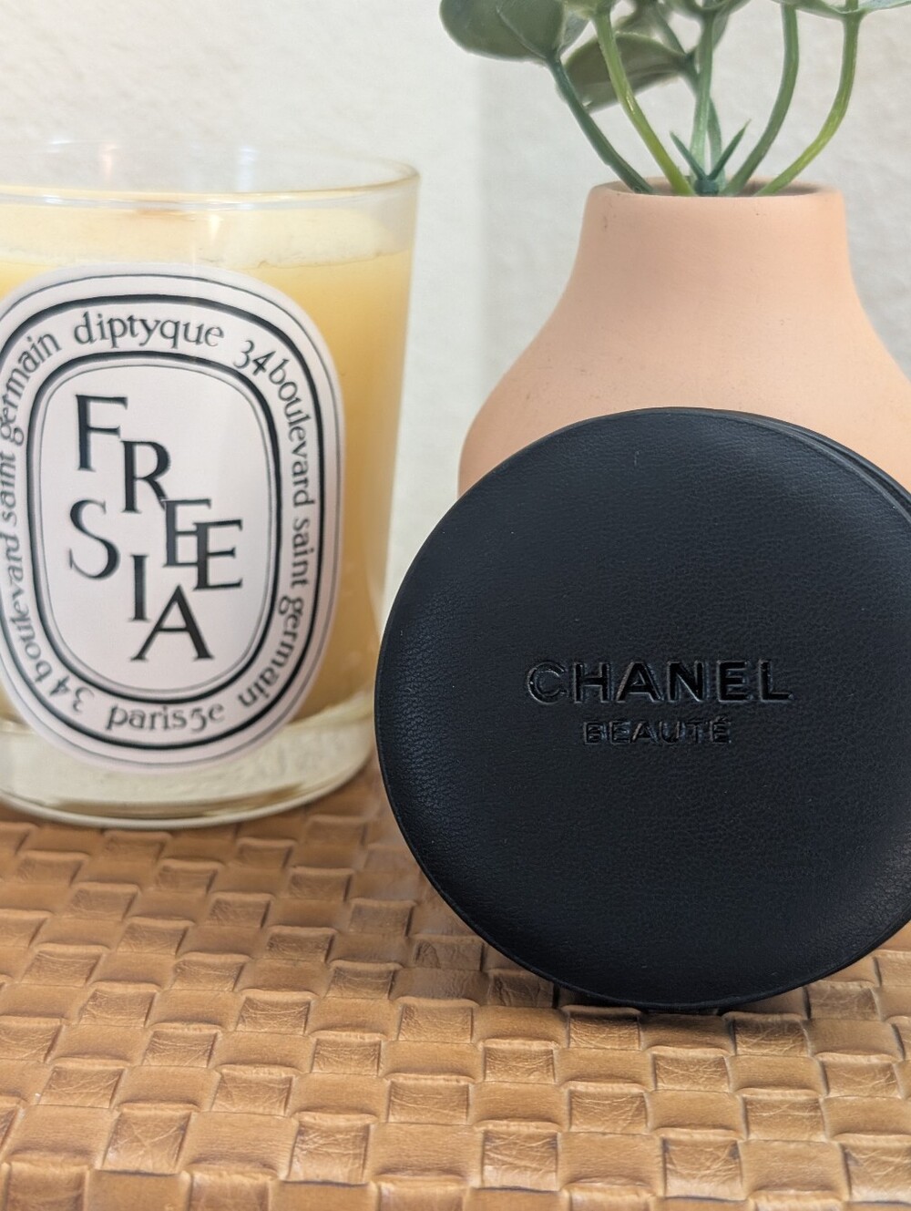 CHANEL Authentic Black Compact Mirror with Iconic CC Logo GWP - Picture 3 of 5